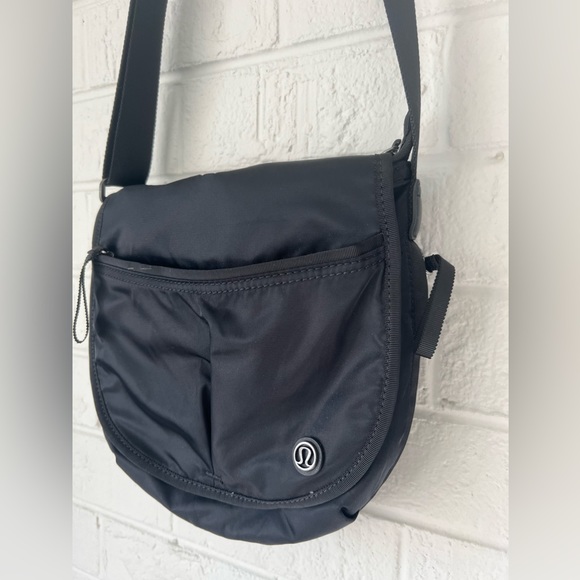 Lululemon the essentials bag 🪬 - Picture 3 of 15